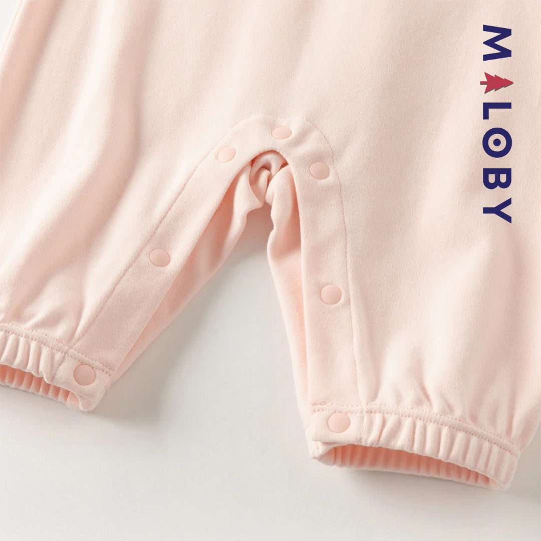Combinaison antibactérienne rose pour bébé fille, idéale pour les vêtements enfants et les occasions spéciales.