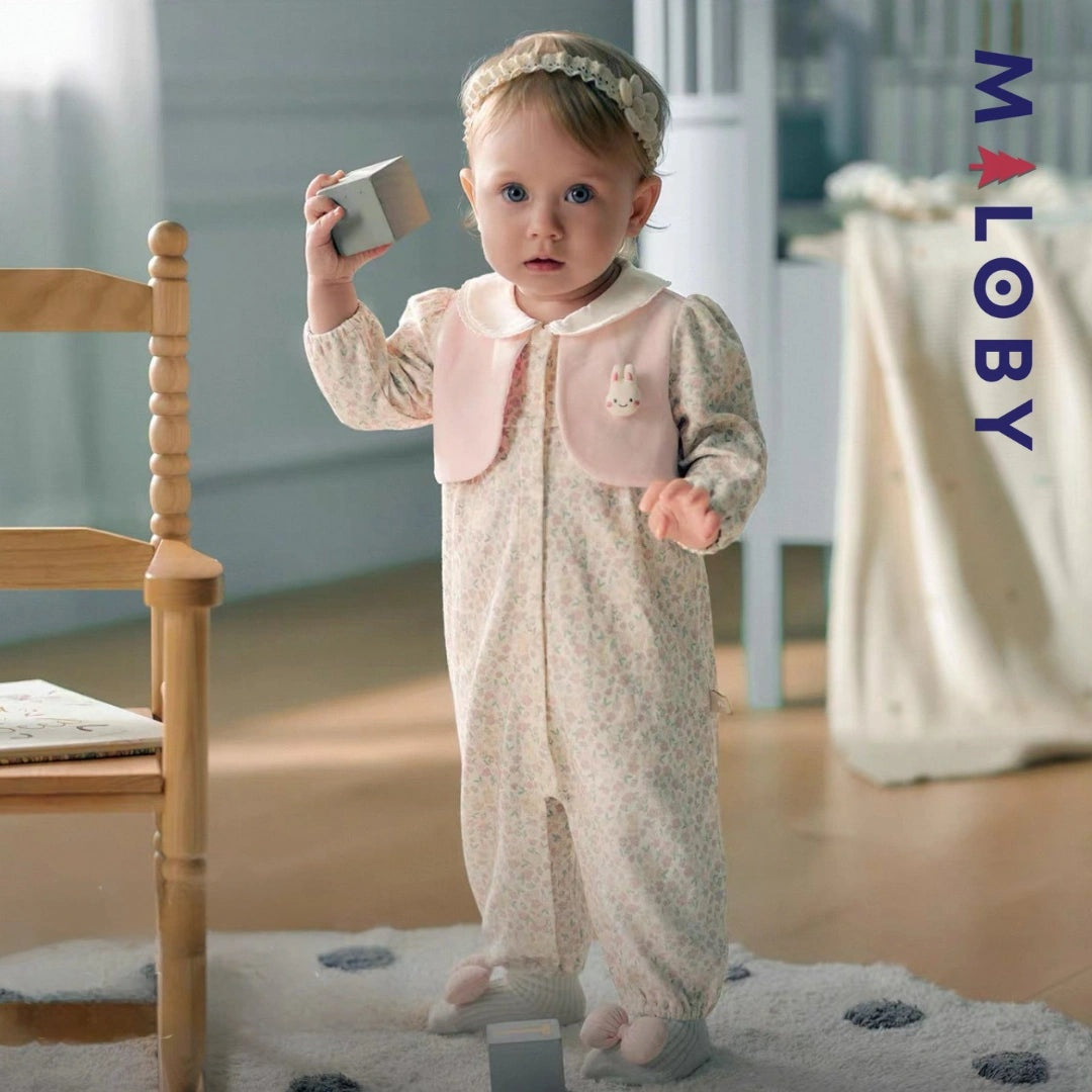 Combinaison antibactérienne 2 en 1 pour bébé fille en rose, parfaite pour les anniversaires et occasions spéciales.