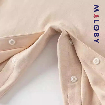 Combinaison longue beige à motif éléphant pour garçon, idéale pour les vêtements d'anniversaire des enfants.