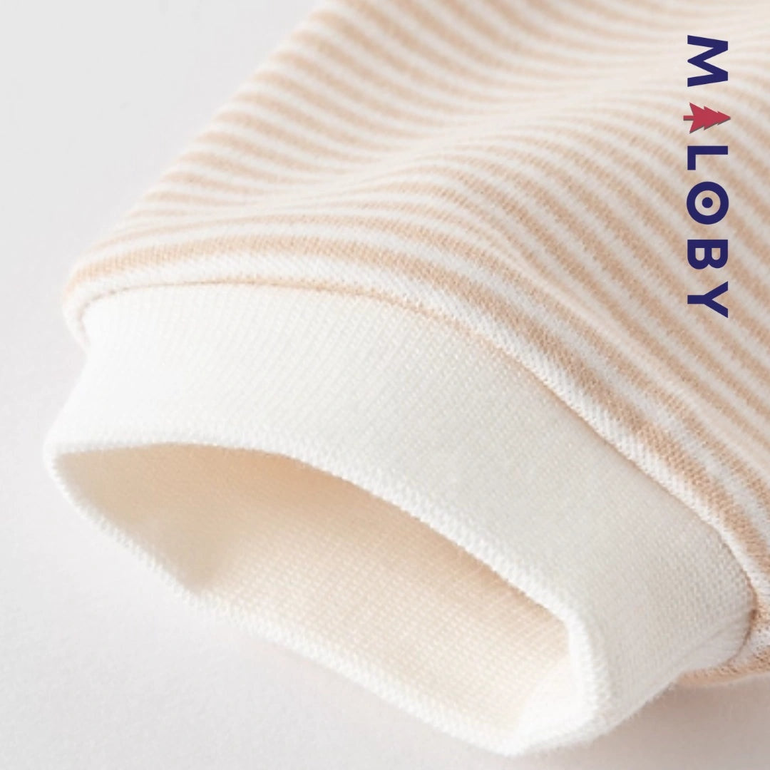 Combinaison longue beige à motif éléphant pour garçon, idéale pour les vêtements d'anniversaire des enfants.