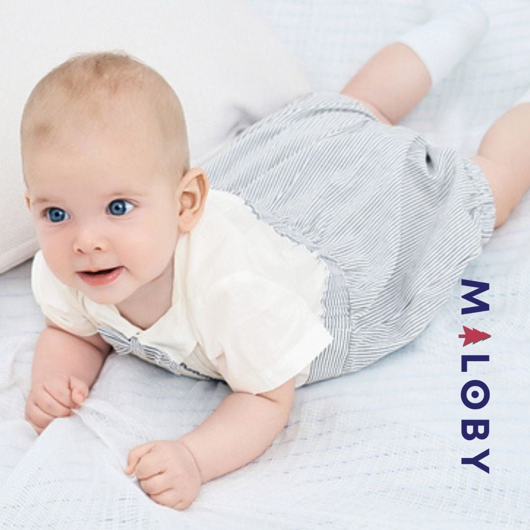 Combinaison rayée avec nœud papillon pour bébé garçon, parfaite pour les anniversaires.