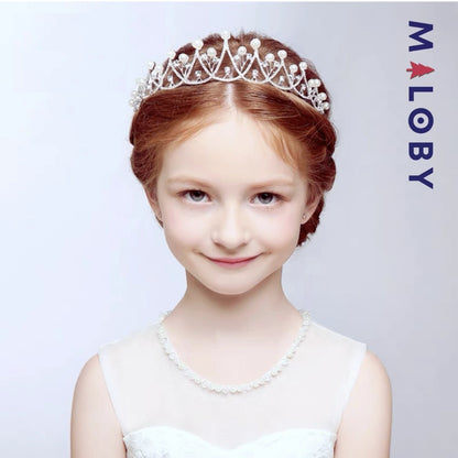 Couronne argentée à perles pour fille, idéale pour anniversaires et occasions spéciales.