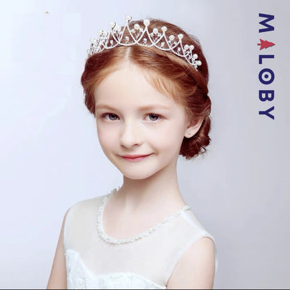 Couronne argentée à perles pour fille, idéale pour anniversaires et occasions spéciales.