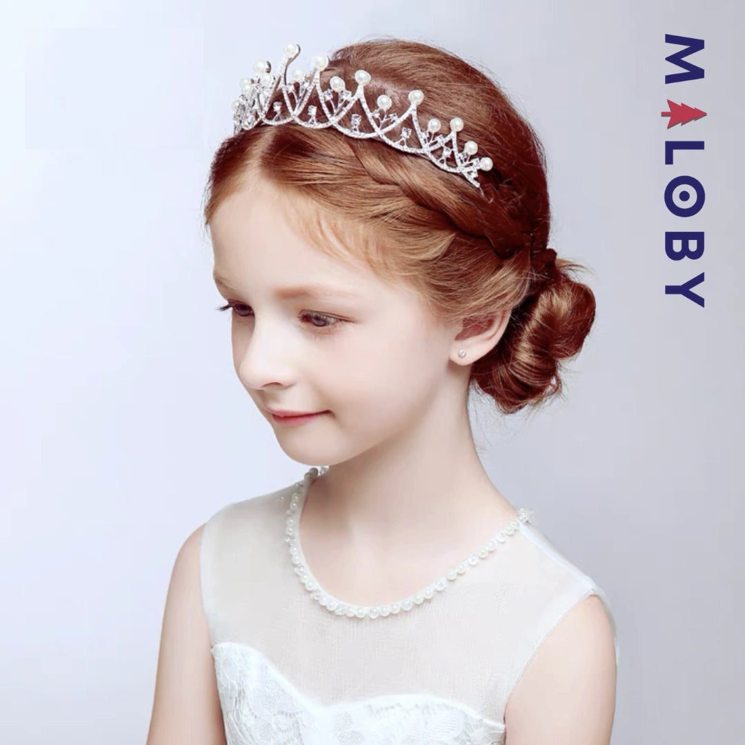 Couronne argentée à perles pour fille, idéale pour anniversaires et occasions spéciales.