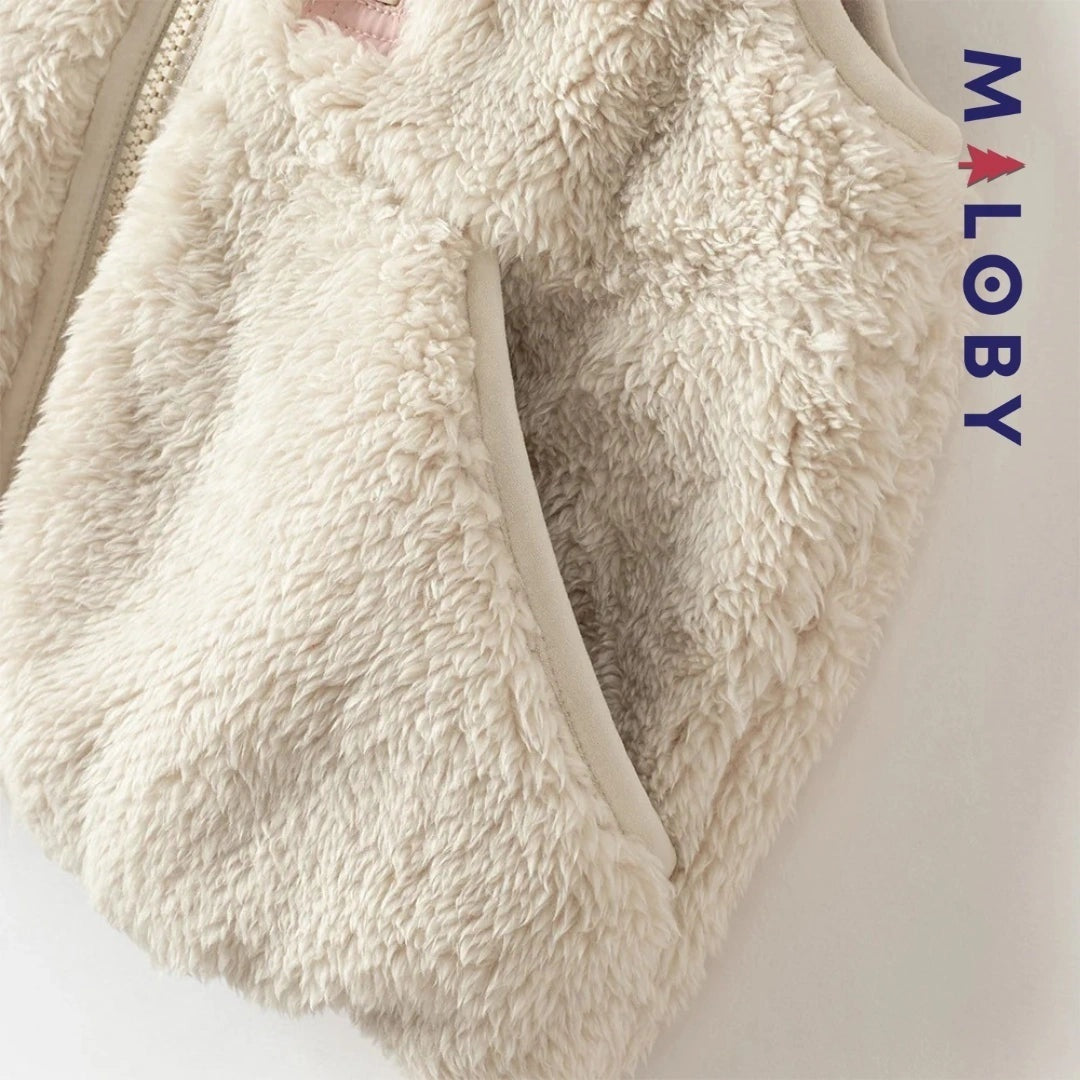 Veste sans manches en peluche rose pour fille, idéale pour les vêtements enfants et anti-allergiques.