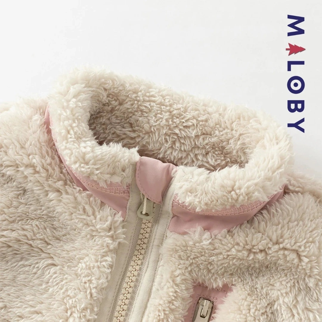 Veste sans manches en peluche rose pour fille, idéale pour les vêtements enfants et anti-allergiques.